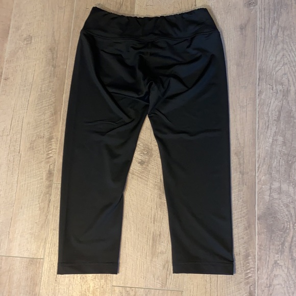 Charles River Apparel Sport Women’s Fitness Capris - Picture 2 of 8